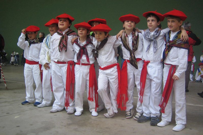 El Dantzari Txiki Eguna reúne en Tudela a 500 niños