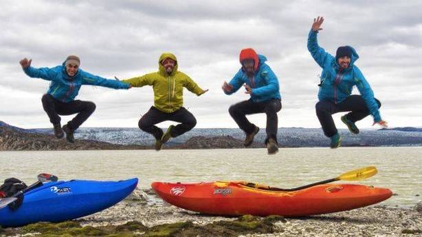 Dos kayakistas guipuzcoanos y dos navarros exploran las aguas bravas de Groenlandia