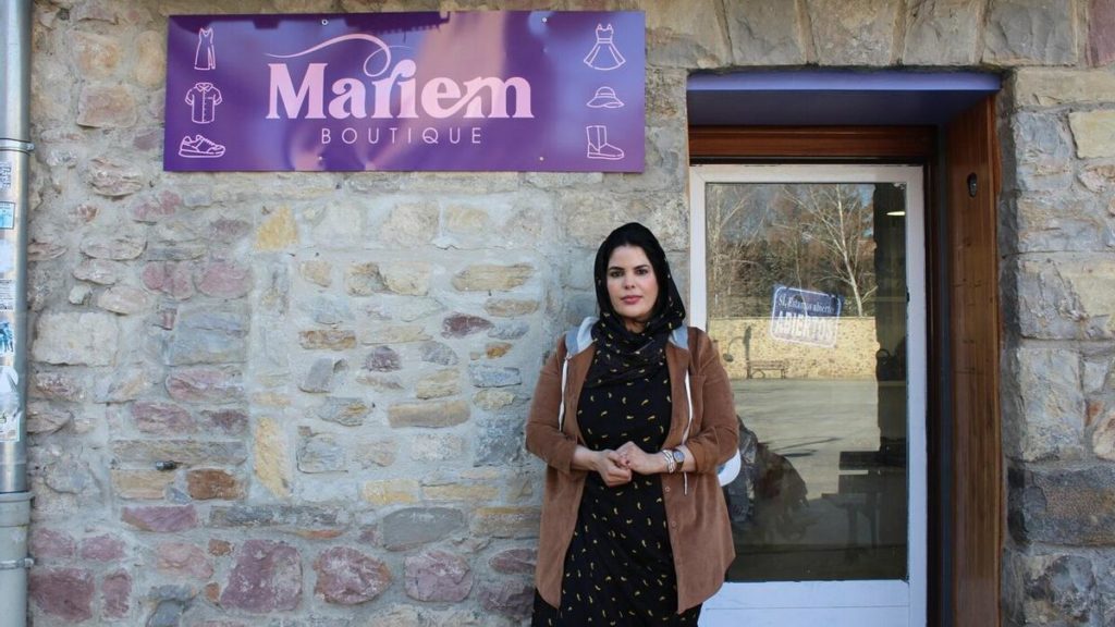 La tienda de Mariem, la primera emprendedora emigrante en Aoiz