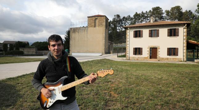 Devuelven la guitarra robada en Artajo